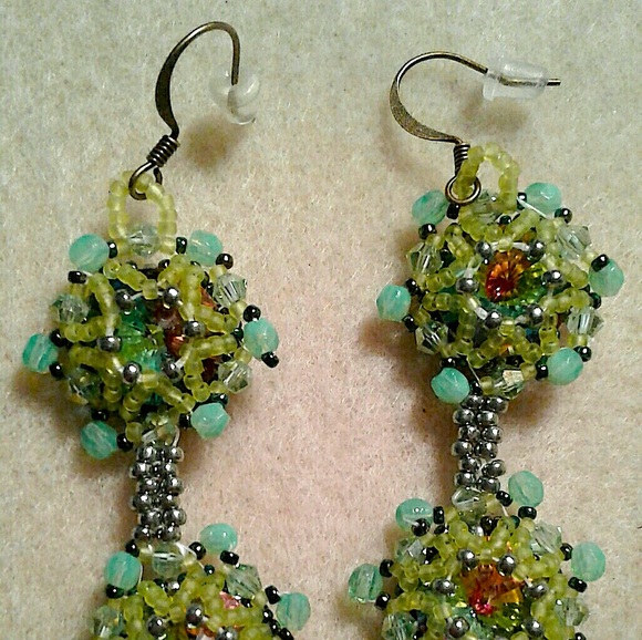 Swarovski crystal reversible beaded earrings - Picture 2 of 3